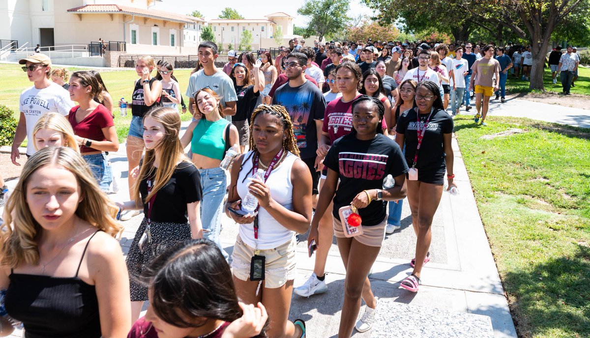 The <a href="/nmsu/">New Mexico State</a> system enrolled its largest freshman class since 2009 this fall, driven by an expansion in eligibility for the state’s Opportunity Scholarship, along with tech-based initiatives aimed at boosting recruitment and retention. Go Aggies!🤠
Read more: newsroom.nmsu.edu/news/nmsu-syst…