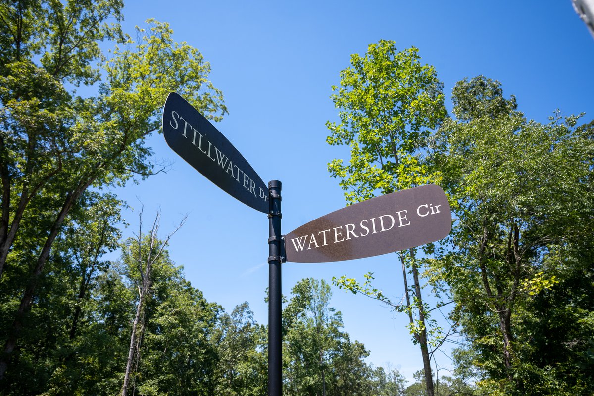 renta_uld's tweet photo. Mills Creek, a village-style development with over 40 waterfront lots, is north of the dam on Smith Lake between Jasper and Cullman, AL. Renta Urban Land Design developed the entrance gates, street signs, fencing, and a woodland park to serve the residents. #RentaUrbanLandDesign https://t.co/ycIiKjnWpW