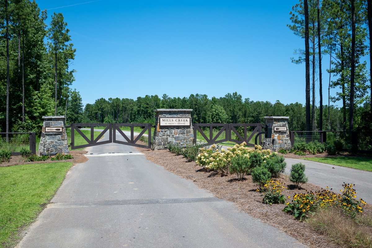 renta_uld's tweet photo. Mills Creek, a village-style development with over 40 waterfront lots, is north of the dam on Smith Lake between Jasper and Cullman, AL. Renta Urban Land Design developed the entrance gates, street signs, fencing, and a woodland park to serve the residents. #RentaUrbanLandDesign https://t.co/ycIiKjnWpW