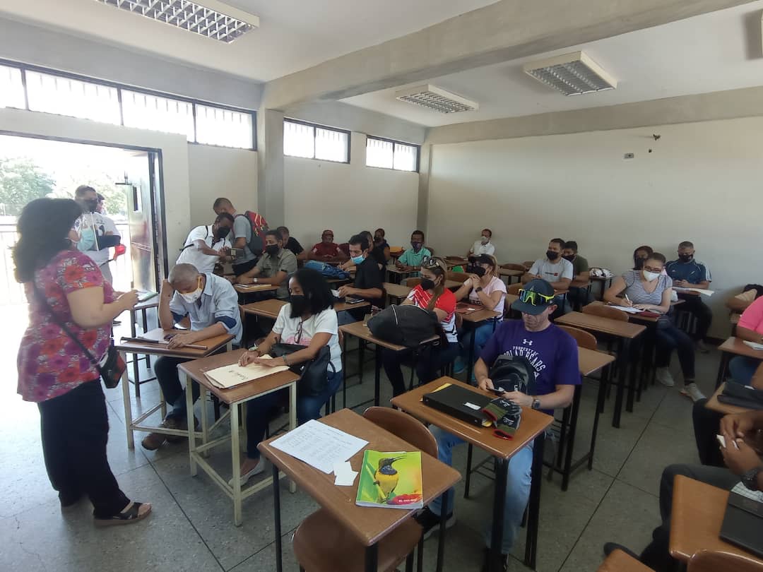 uptlara's tweet photo. La Vicerrectora Académica @olivapineda04 y el Director del #PNFD Dr. Walter Rodríguez dictaron charla informativa a los Entrenadores Larenses Convenio #Uptaeb @gobiernodelara sobre la prosecución para la licenciatura en Deportes.
#UptaebActiva
@michellyvivas @AdolfoP_Oficial https://t.co/1O91ohjY0a