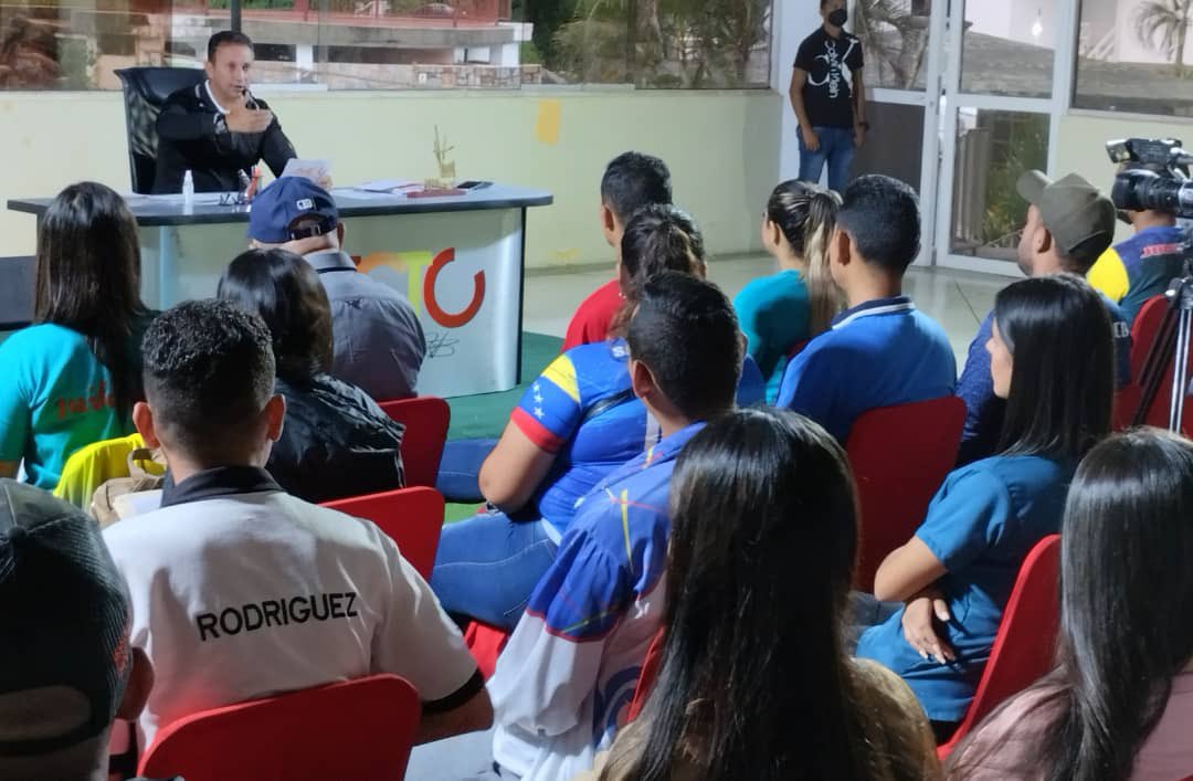 josemvasquez's tweet photo. A todos los alcaldes y alcaldesas bolivarianos:

Debemos apoyar con planes estratégicos bien fundamentados, para elevar a su máxima expresión nuestra juventud.

En la nueva casa del @PartidoPSUV tendrán su espacio.

Vamos a uniformar a nuestras estructuras de la juventud. https://t.co/S7pyw3DKER