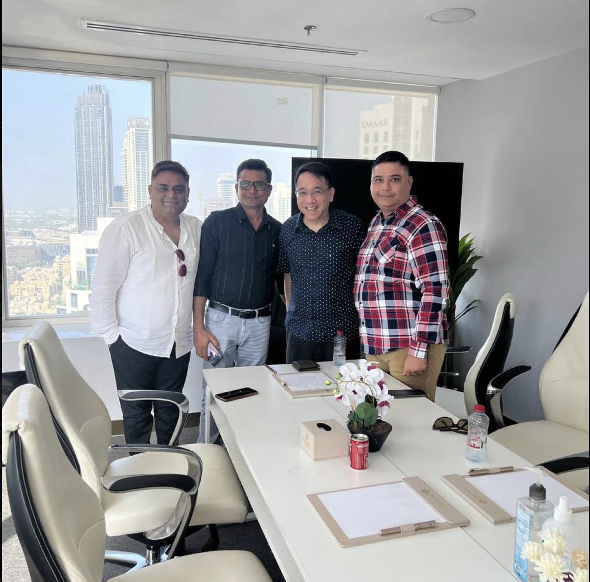 EarnWorld_'s tweet photo. 🚨#SpectacularSeptember Updates 🚨

❤️‍🔥Our second visit to our new office❤️‍🔥

This time we meet with leaders from India 🇮🇳 We are building a great family 🤗

🚀 Please like, comment and retweet 

Let's #Streakk🚀 https://t.co/BW80btuA2q