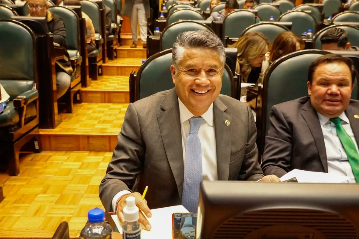 AlfredoQuirozF's tweet photo. En la sesión Deliberante de hoy, presenté en nombre del #GPPRI, la iniciativa con Proyecto de decreto por el que se reforma y adiciona fracciones del artículo 31 y se reforma una fracción del artículo 96 Sexies de la Ley Orgánica Municipal del #EdoMéx
1/2 https://t.co/uMA7BE3x6r