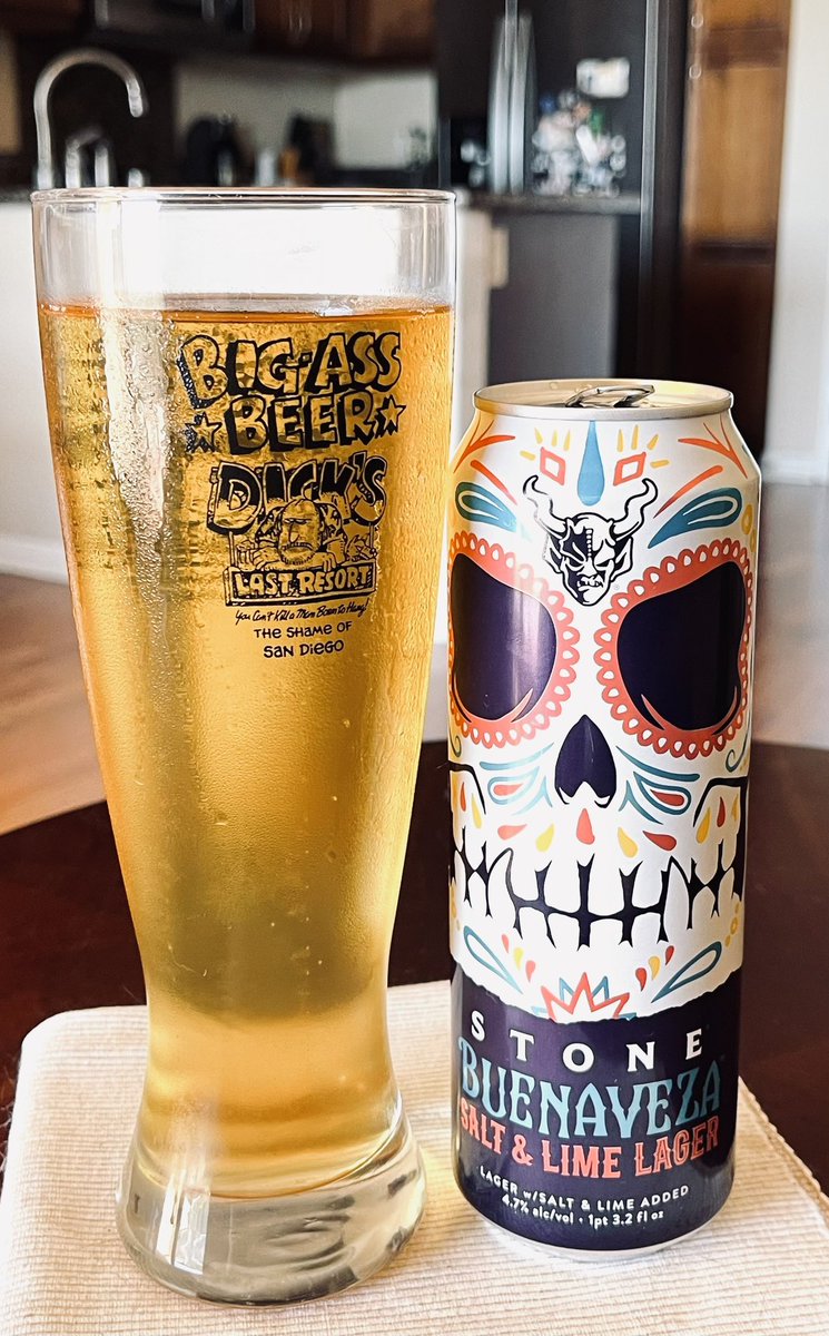 RJellyman's tweet photo. Rd 2 #TopBrewsTues @StoneBrewing BuenaVeza Salt & Lime Lager. Easy drinking, great flavor from the Salt & Lime. @ManvsAle @beerhunter74 @PadresNoHitter @bakerjonathanr @scottydog57 @Bertrand_Boily @didjamaphone @didski @RockStahr @TangyTanjarine #BigAssBeer https://t.co/vmT2juOK4N