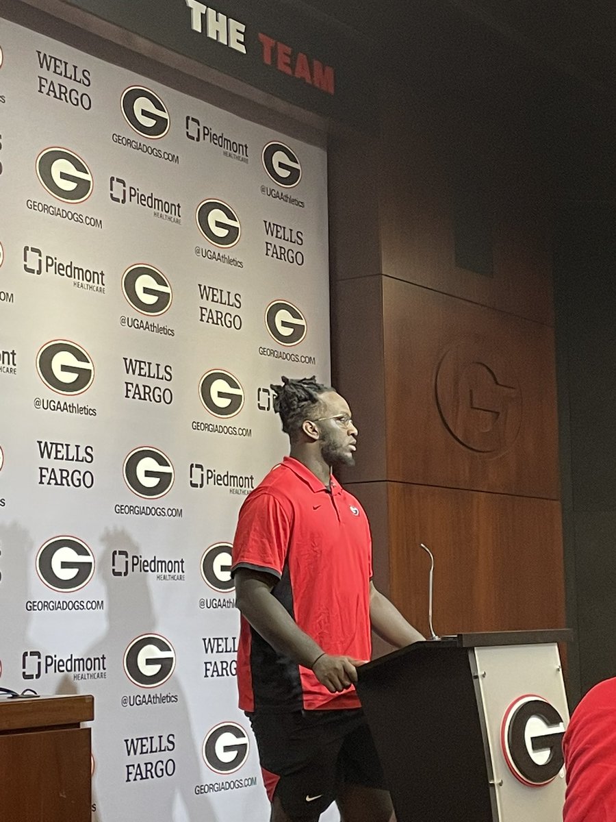 CobySerina's tweet photo. Senior DL Zion Logue always opens up his interviews by asking how everyone’s doing. Doesn’t take a lot but still. Dude’s a class act. https://t.co/oKKi48MPp7