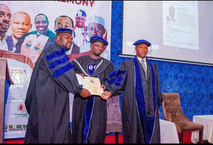 pciforpresident's tweet image. #EndASUUstrike Prof. Christopher Imumolen, the first black man to own 3 Universities across 3 Continents of the World and the Presidential Candidate of ACCORD(A) Party; opened up his school online portal for Nigerian Students affected by ASUU STRIKE earn a degree on Scholarship.