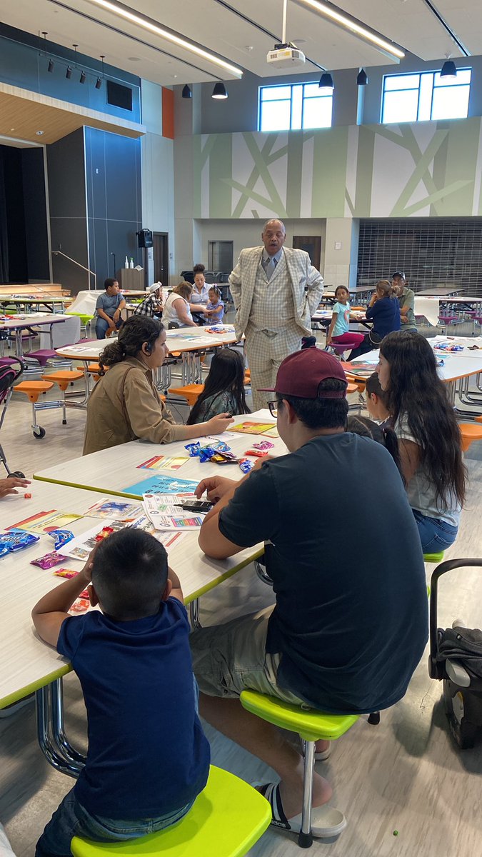 ChannelviewISD's tweet photo. @McGheeWolves is ready to #readandrise with thanks to the @HoustonAreaUL who are coaching our parents to become effective teachers to their students! https://t.co/AXKHv7KKBO