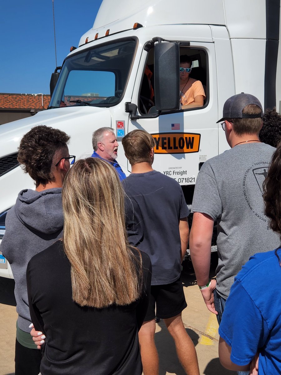 ATASharetheRoad's tweet photo. The STR program was back in OK working w/ Oklahoma Challenge! STR professional drivers Mike Buck, @Yellow_Trucking, &amp; David Green, @One_Werner, taught students about the blind spots around the truck that they were later quizzed on. @TRUCKINGdotORG  @TruckingFWD #ShareTheRoad https://t.co/noJbT0NaaG