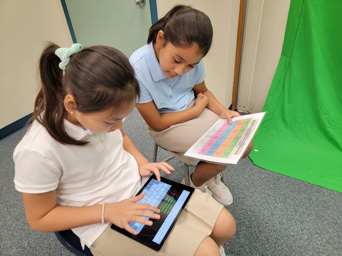 TechEXL's tweet photo. One of my little production crews. When they are focused, I am proud. @ReesStars @KathyCherryAP @AliefTech #ReesTech #ReesRocks https://t.co/IZCLJvNv0x