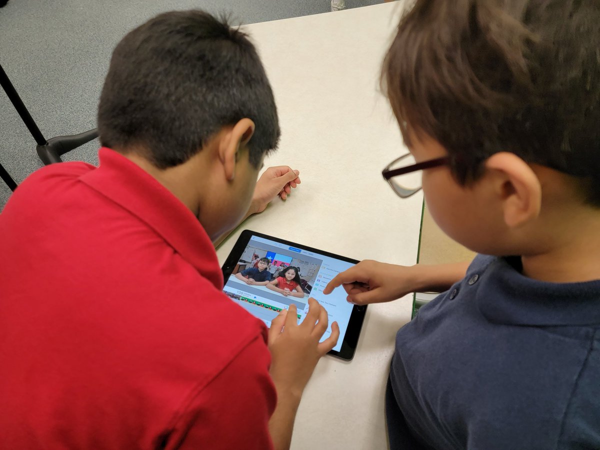 TechEXL's tweet photo. One of my little production crews. When they are focused, I am proud. @ReesStars @KathyCherryAP @AliefTech #ReesTech #ReesRocks https://t.co/IZCLJvNv0x