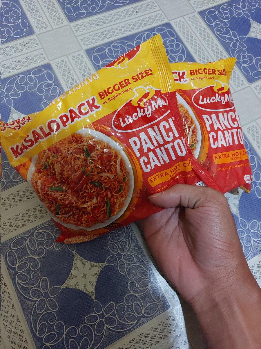 Leimrey1's tweet photo. 1300 calories for breakfast 🤣 (2 × 600 cals pansit canton plus 130+ cals corned beef)
Lunch pa sana unang meal ko, kaso nakulangan sa tulog kagabi eh (2 hours), so dapat bawiin sa kain 🤣
Daily weights are fluctuating around 69kg, na dapat 70kg na unta to..
#bulkingproblems https://t.co/YLiV65JbLl