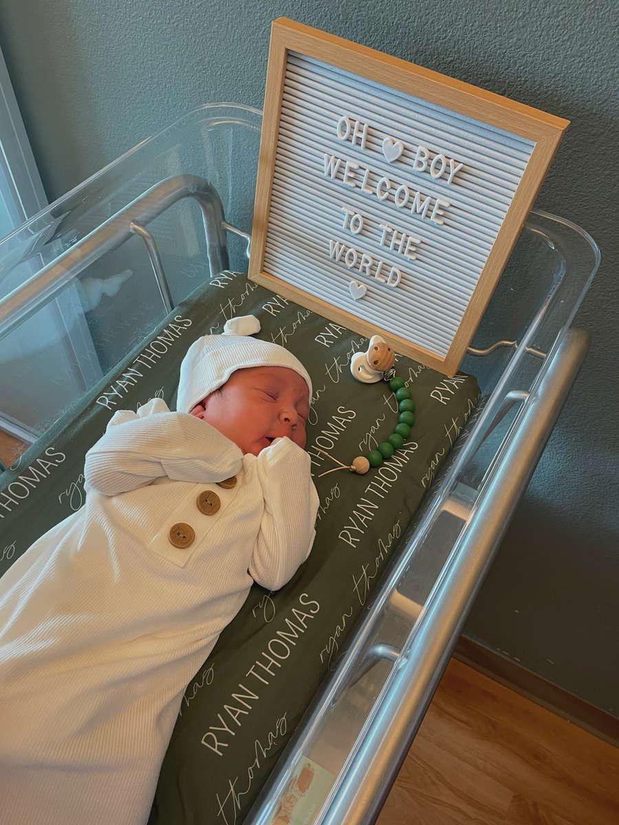 britt_esquibel's tweet photo. everyone say hello too..
•
• ryan thomas posten 👣🤍 https://t.co/t88ThQvyA5