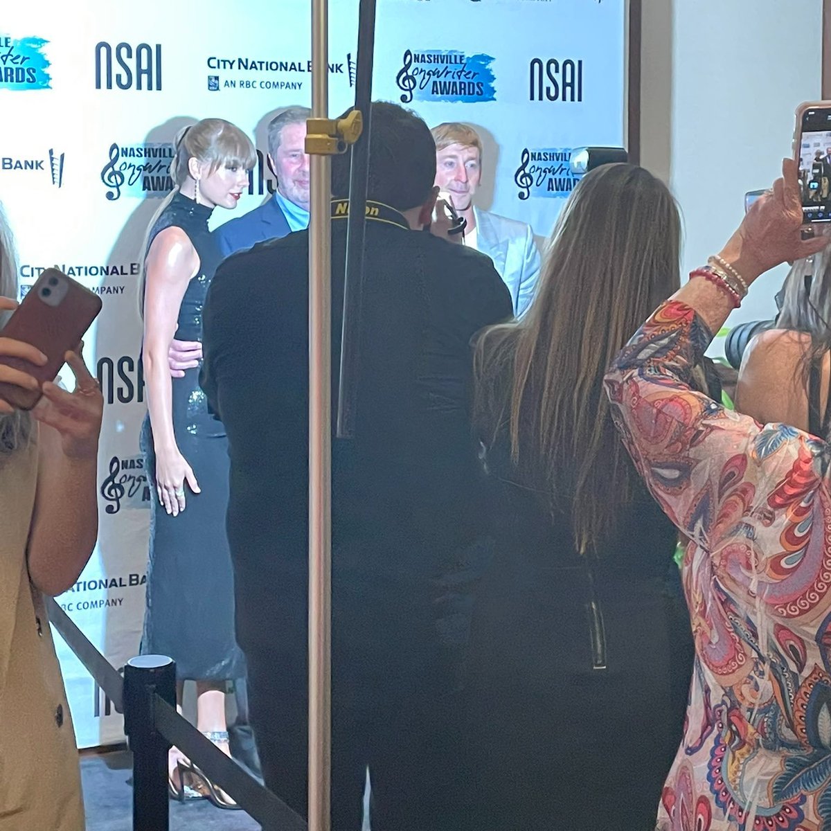 📸| <a href="/TaylorSwift13/">Taylor Swift</a> on the NSAI red carpet to receive her "Songwriter Artist of the Decade" Award