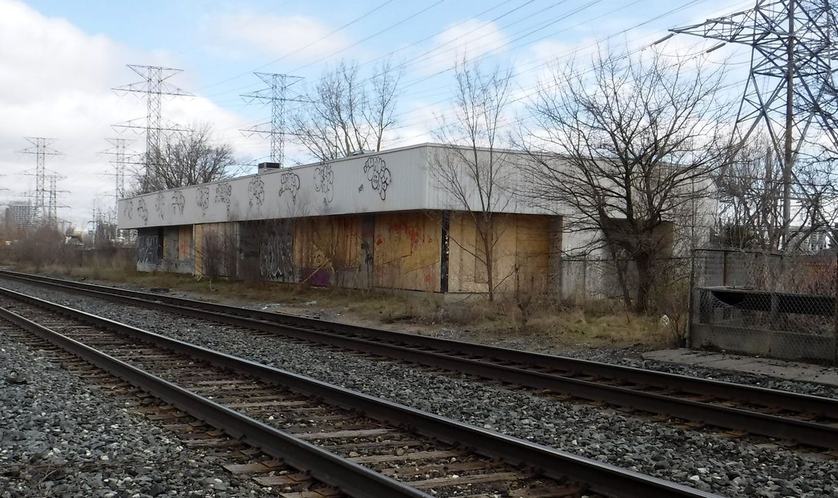 rudydotca's tweet photo. #ThenAndNow

Leaside CPR Station -- 1955, 2020, 2022 https://t.co/3ywFFZVVi8