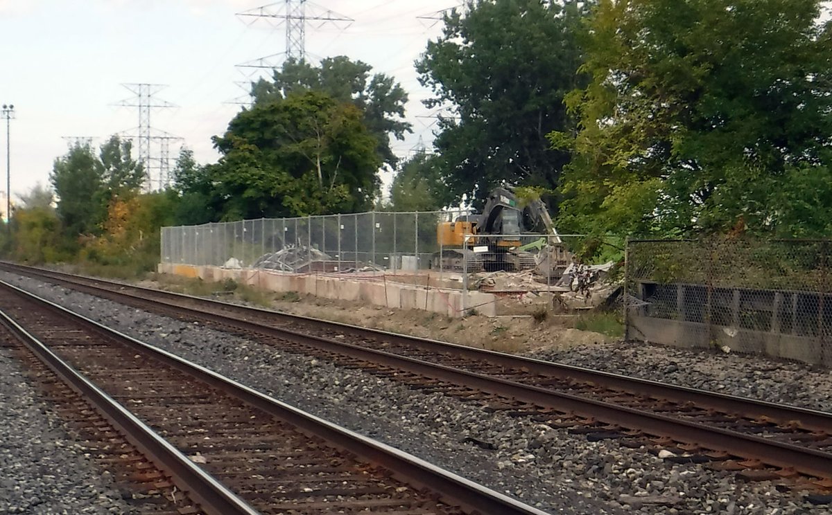 rudydotca's tweet photo. #ThenAndNow

Leaside CPR Station -- 1955, 2020, 2022 https://t.co/3ywFFZVVi8