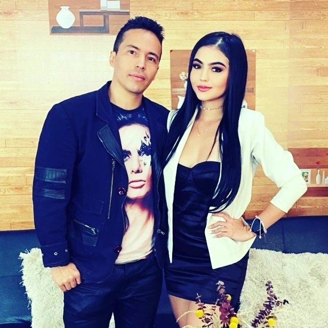 vive vip follow me https://t.co/sZqjwGIi70 https://t.co/bzZXaIBE2Y