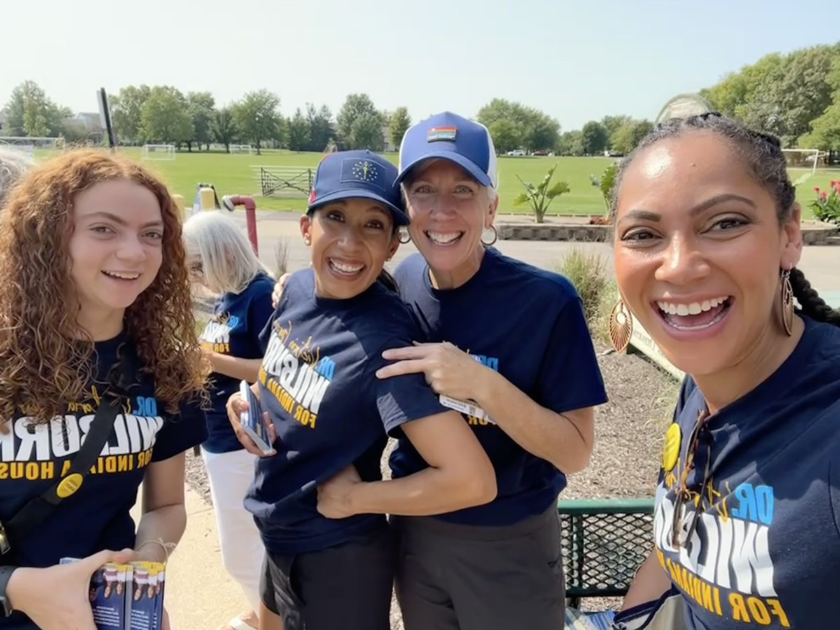 AndreaHunley_IN's tweet photo. ✨ #TeamHunley had quite the busy weekend! Here are a few highlights: 
🇲🇽 @laplaza_indy’s #HispanicHeritageMonth celebration 
💙 Participated in the @IMANAssociates candidates forum 
🚪 Knocked on doors with @wilburn4IN 
🏡 Met neighbors @ the @BatesHendricks Street Fest https://t.co/HENasyVNld