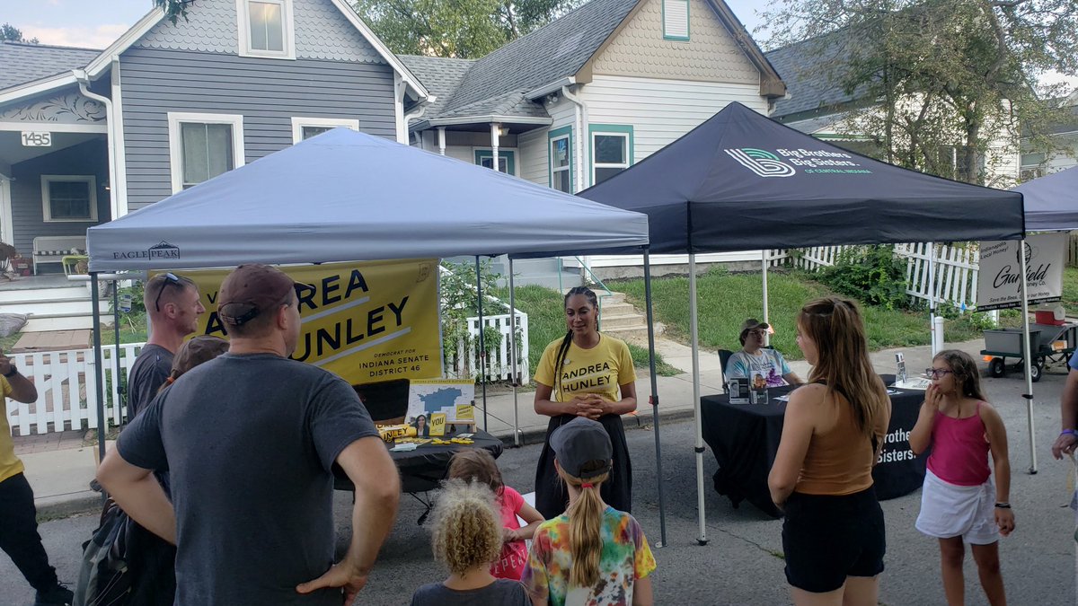 AndreaHunley_IN's tweet photo. ✨ #TeamHunley had quite the busy weekend! Here are a few highlights: 
🇲🇽 @laplaza_indy’s #HispanicHeritageMonth celebration 
💙 Participated in the @IMANAssociates candidates forum 
🚪 Knocked on doors with @wilburn4IN 
🏡 Met neighbors @ the @BatesHendricks Street Fest https://t.co/HENasyVNld