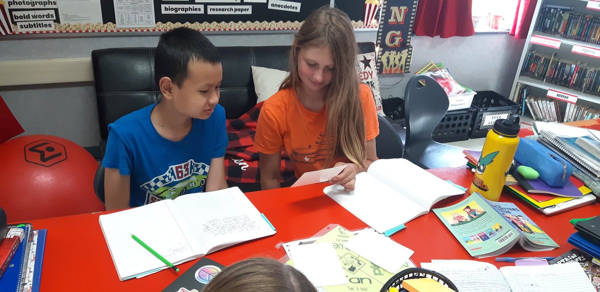 EmJoMom's tweet photo. This is 3:00 in the afternoon 😊👍📚 Thank you #Kagan!!! #engagement #SoaringinSixth #AESPride @AlvatonElem @HammerAdara @MrT6th @Gaddie6th https://t.co/mmXTkjeEO5