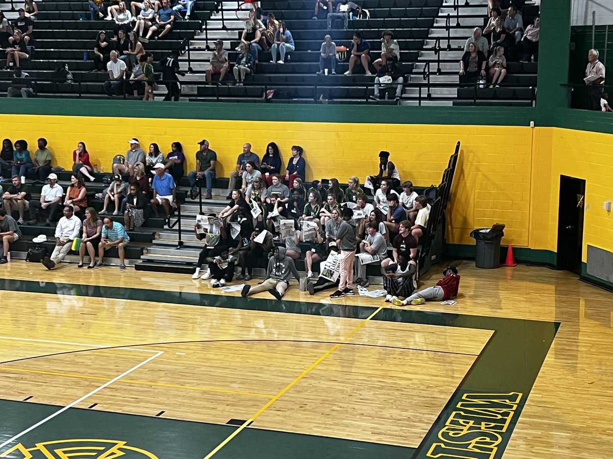 WFHS_Knights's tweet photo. Volleyball is INTENSE tonight! #OurCastle! https://t.co/wZTk3xhAA0