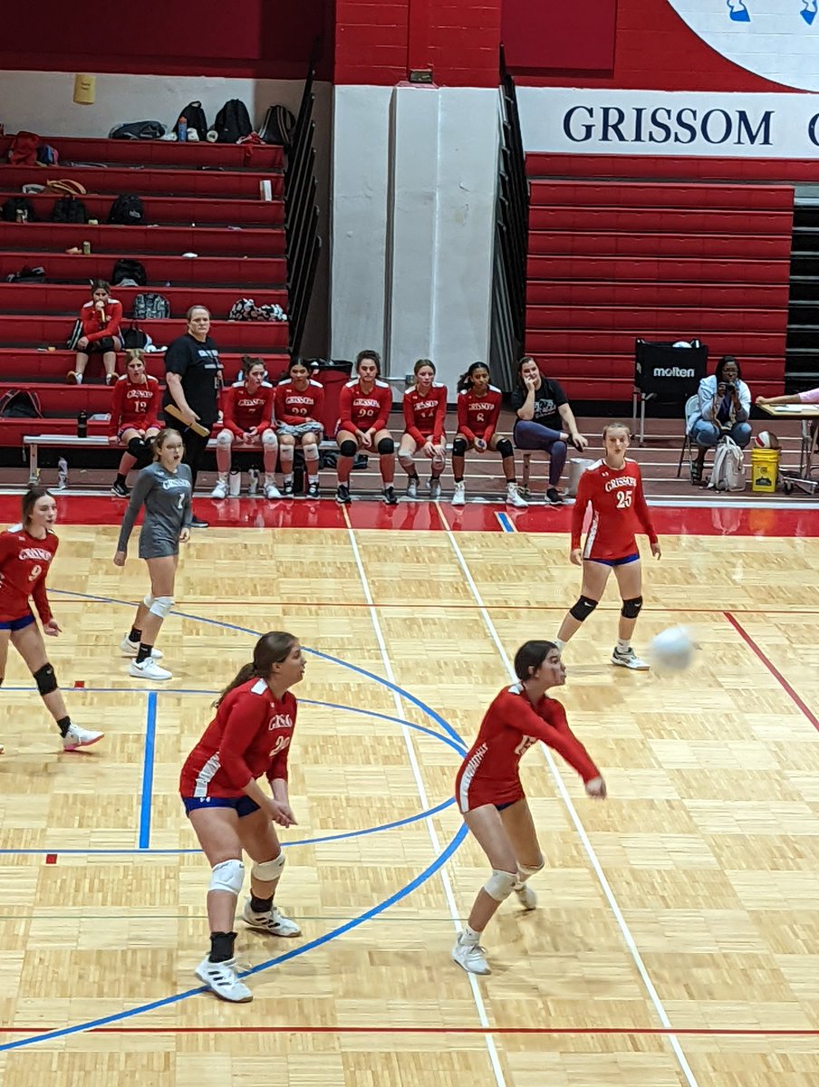 1GoodBetterBest's tweet photo. Great job tonight by our 7th and 8th grade girls volleyball teams! 7th grade brought home a win vs. John Young tonight. #BUILDGrissom #GoodBetterBest #PHMExcellence https://t.co/j2TX8WlBJI
