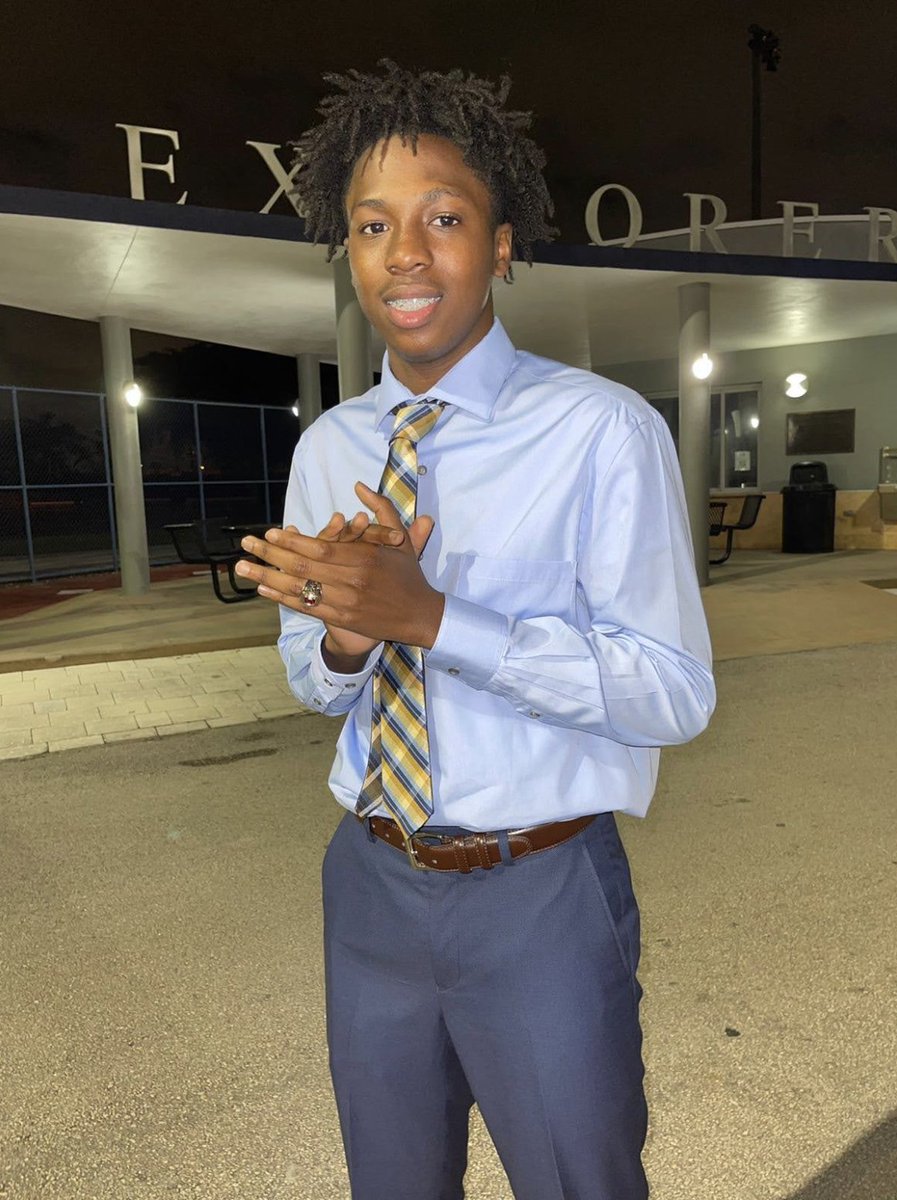 ColumbusHS_Mia's tweet photo. Join us in congratulating Alexander Ferguson '22! The Lynn University freshman was recently awarded 2 scholarships to continue working towards his Aeronautics Degree and become a professional pilot. Alex continues to make us all proud!!! #CPride #Adelante #ExplorersInTheNews https://t.co/3s7lrcB5qT