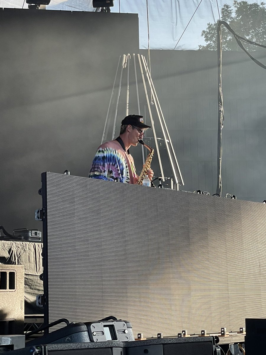 Dyed my hair 🌈 for triple rainbow and came all the way from NC…made it to your CTGH set at the rail but ended up having a medical emergency and missed both nights of your show as I spent them in the ER. Thanks for waving at me during the set- it kept me going in the ER 😻 <a href="/Griz/">GRiZ 🌈</a>