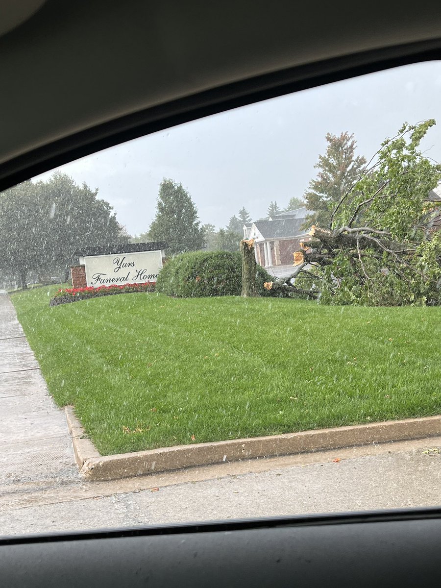 SamBertellotti's tweet photo. @NWSChicago West side of Geneva along 38 #ilwx https://t.co/RdQwXk58Dg