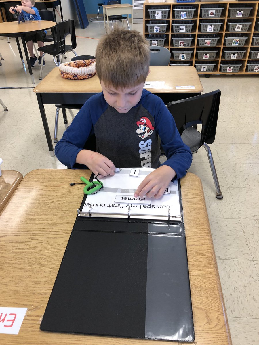 Gainsclassroom's tweet photo. Ms. Daskskakis made “morning work binders” for the students and they are doing so great! https://t.co/jRUGGVmYJG