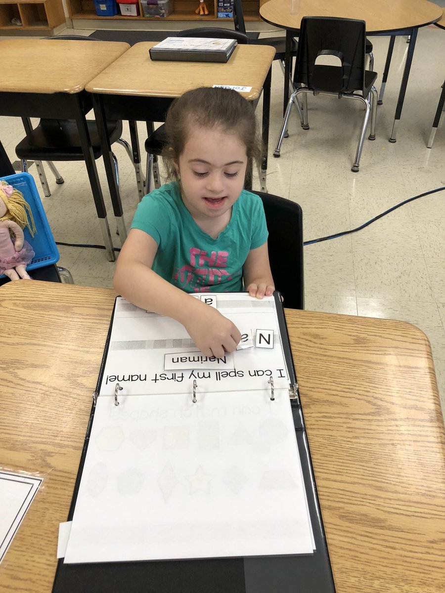Gainsclassroom's tweet photo. Ms. Daskskakis made “morning work binders” for the students and they are doing so great! https://t.co/jRUGGVmYJG