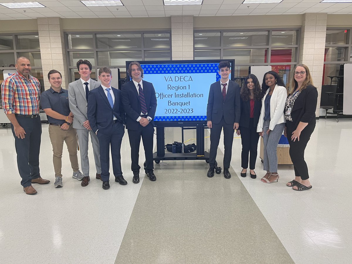 lkimbrough_lcps's tweet photo. Loudoun County DECA Officer Installation Ceremony. Very proud of the LCH DECA officers this year. #IGTBACC @MrHendersonLCHS @St3phaneL @LCHS1954 https://t.co/pchNYSxfaE