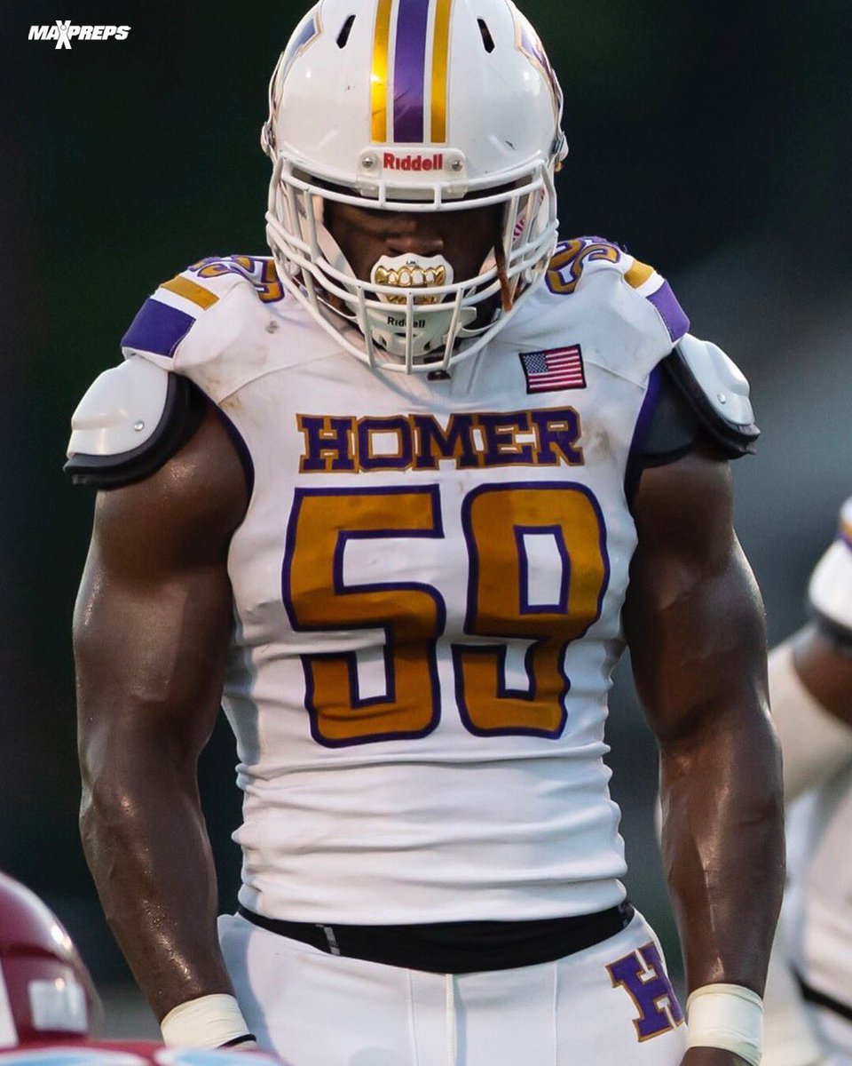 CBSSports's tweet photo. High schoolers are built different now-a-days 😤

📸: @MaxPreps l @walteze4 https://t.co/HjPi7GKnO9