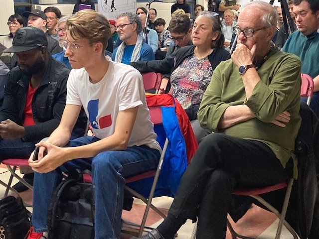 ÉLECTIONS PROVINCIALES DANS #Rosemont. La soirée d'échange débute avec une salle ien rempli est des citoyenNEs présentEs en ligne : direct.webtv.coop/electionsrosem…

#qc2022 #polqc #elections2022
