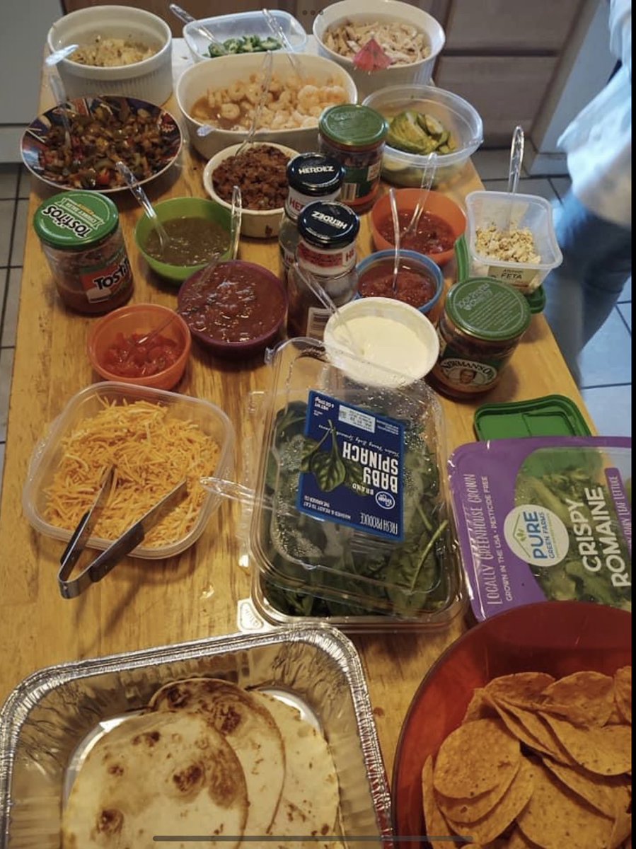 @tify330 @brat2381 @GullahRehabbed @PettyLupone @Chicanatravels @emiranda_writes @veterans_i Full disclosure: I did NOT cook today but this is from the last time I did a taco/nacho bar 🙏🏾 #taconight #tacoTuesday #familydinner