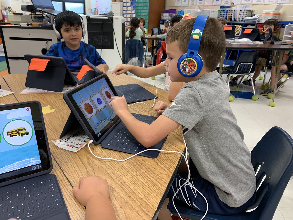 A definite highlight today was when a Kindergarten student exclaimed during Tech Lab, “I love this! I’m learning so much!” #engagement #kindergartnersCAN #fcpsSBTS <a href="/LexiaLearning/">Lexia</a>