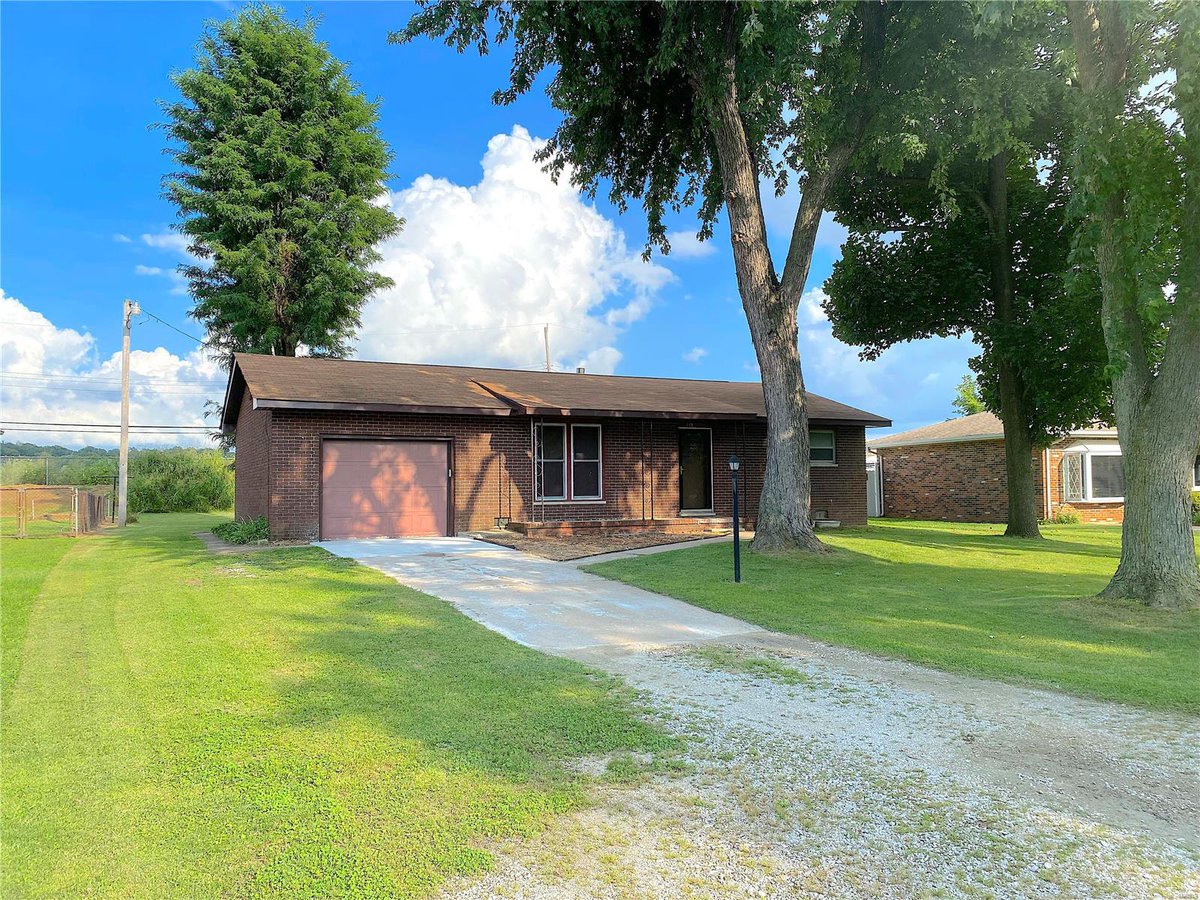 RealtorLisaFunk's tweet photo. Just Reduced!  $89,900.00, 2BR, 1BA, 119 AVALON Street, WOOD RIVER, IL 62095, Full Details https://t.co/1tkJ4Fubm9 https://t.co/hrXgEiKu8o