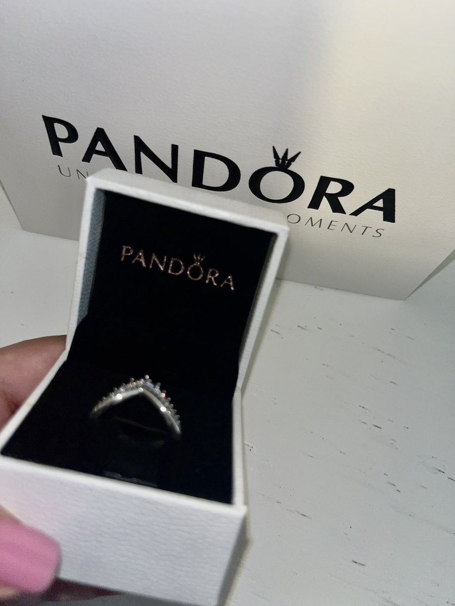 MalloryKinxo's tweet photo. Thank you baby 🥹💍 https://t.co/cbbZ9kw5Ep