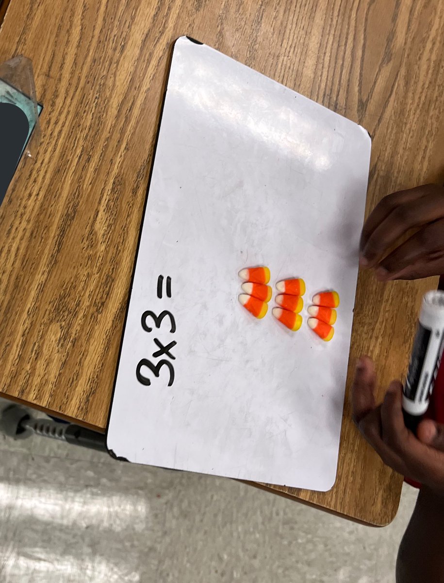 msbennertweets's tweet photo. Learning about and making arrays with a Fall twist!! @GGEseagulls #mathisfun https://t.co/OQKgIuz59E