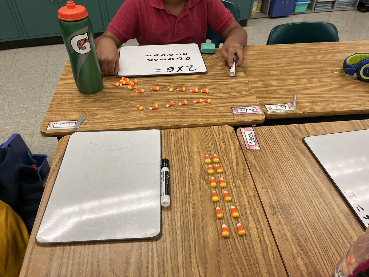 msbennertweets's tweet photo. Learning about and making arrays with a Fall twist!! @GGEseagulls #mathisfun https://t.co/OQKgIuz59E