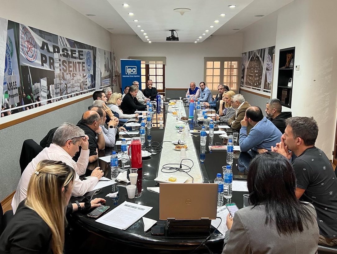 congresopymes's tweet photo. 🗣️Celebramos la formación de la Mesa de Diálogo en defensa del Modelo Industrial, en el marco del Tercer Congreso Industrial del Consenso Nacional del Trabajo y la Producción.

#tercercongresoindustrial #consensonacional https://t.co/ppWtflqbhE