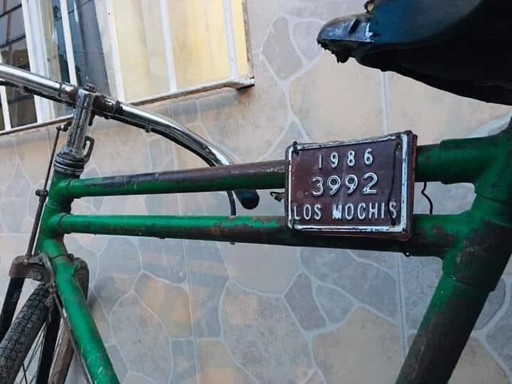 En la decada de los 70s y parte de los 80s las bicicletas usaban placas, hoy ni los automoviles usan las placas, cómo ha cambiado el tiempo