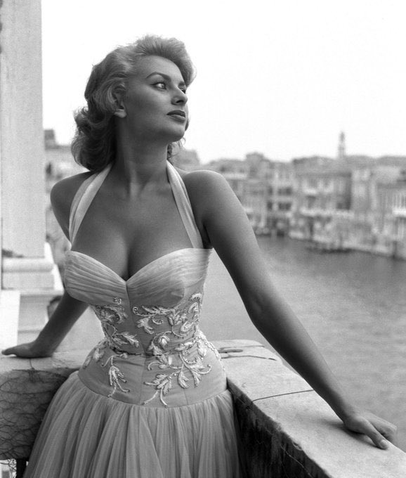 Happy Birthday Sophia Loren !
20 September 