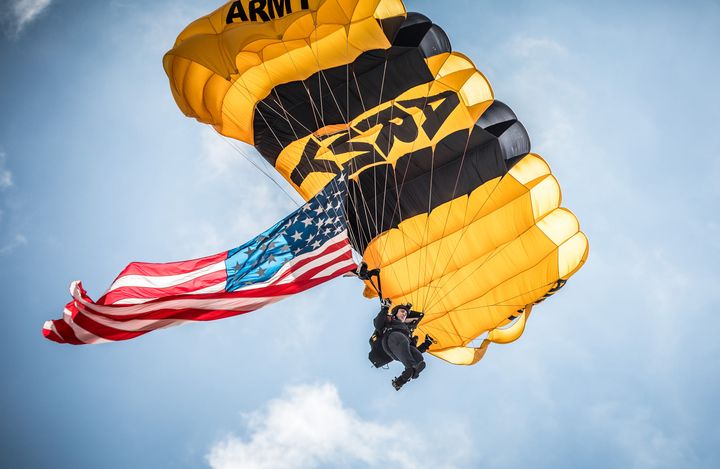 The US Army Golden Knights @ArmyGK 🪂 Skydiving Team is coming! Tomorrow at 11 a.m., they will perform a demonstration parachute performance on the USS Midway Museum's flight deck. If you plan to tour the ship tomorrow, make sure to set a reminder so you don't miss this action.