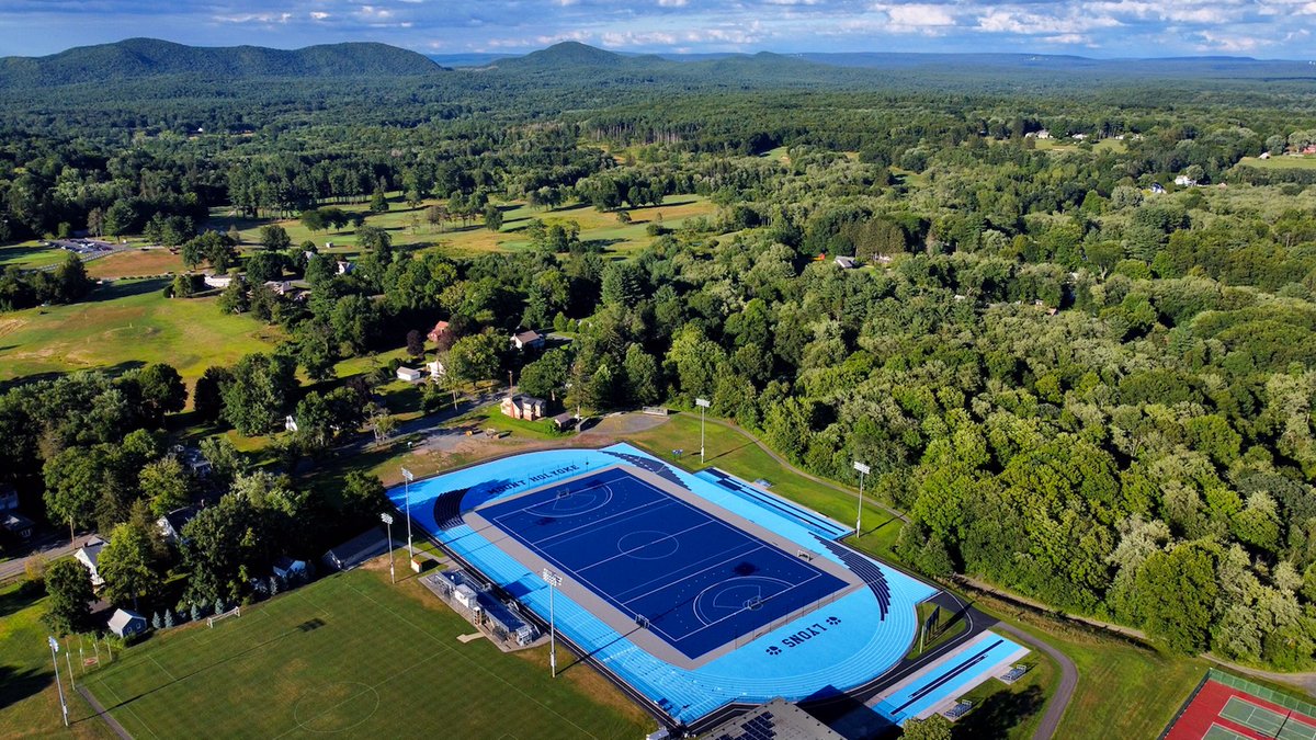 The MHC Turf & Track Complex got all kinds of blue over the summer, and that's a very good thing. mtholyoke.prestosports.com/general/2022-2… #GoLyons