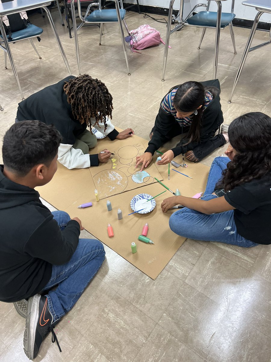 DattaRubina's tweet photo. When your students are all engaged, it’s a great feeling. 🙂#sandart #nmsapride https://t.co/EkVxeScjaF