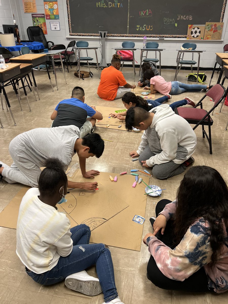 When your students are all engaged, it’s a great feeling. 🙂#sandart #nmsapride