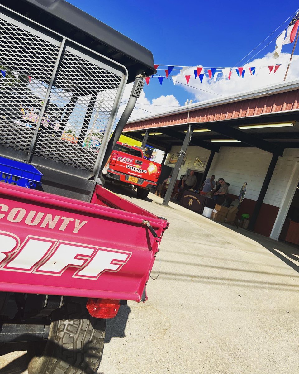 servpro_lexthom's tweet photo. Out here at the Davidson County fair on gate duty for our #FirstResponders! Can’t think of a better way to help! #SERVPRO #teamcarlson #DavidsonCountySheriffDepartment #kiwanisclub https://t.co/jTcXcUdnZn