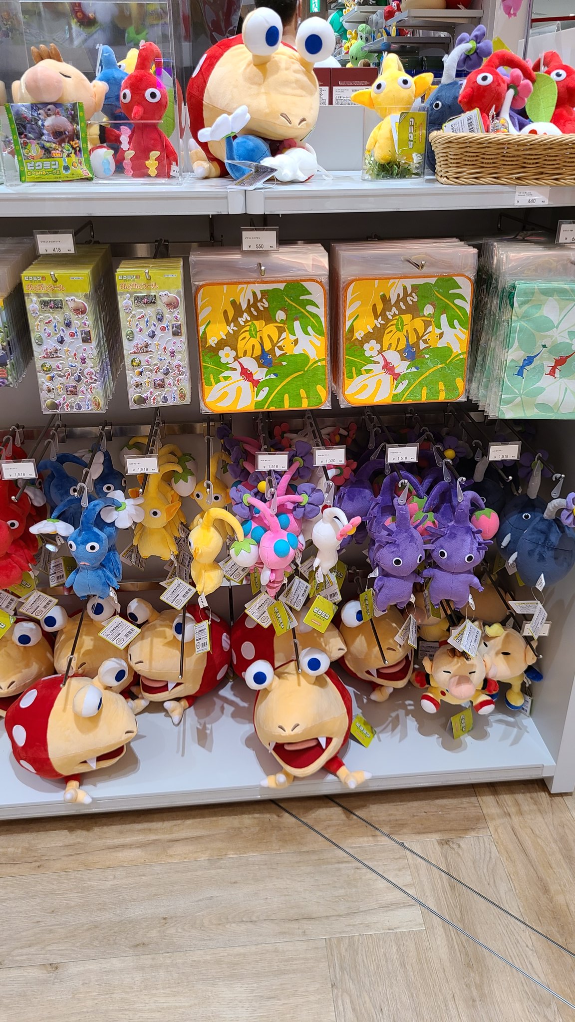 PushDustIn ✈️ GDC on Twitter: "Pikmin goods at the Store in Tokyo https://t.co/5QhWui8DcR" / Twitter