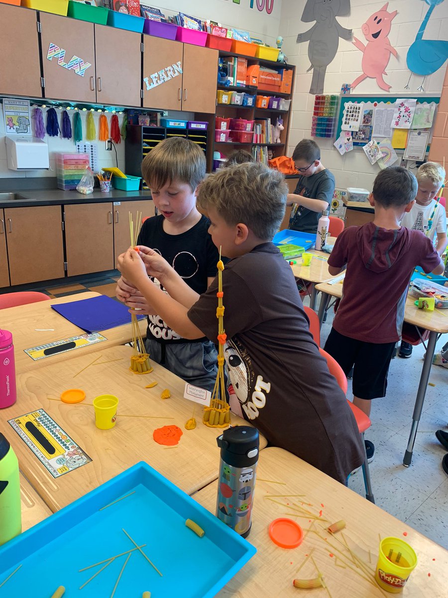_MsFigueroa's tweet photo. As part of our U.S. symbols unit, Ss learned about and built noodle recreations of the Washington Monument today. It was a blast! #nokesvilletigers https://t.co/VXRKO3MshO