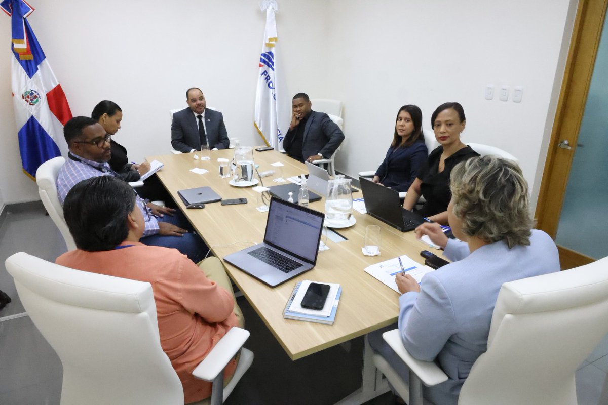 Cabe destacar que <a href="/PCompetenciaRD/">ProCompetencia</a> tiene como misión, ser reconocida como una entidad que vela por el correcto funcionamiento de los mercados.

El #DefensorDelPueblo aboga por aquellos proyectos que van en función a la #ConstrucciónDeCiudadanía.